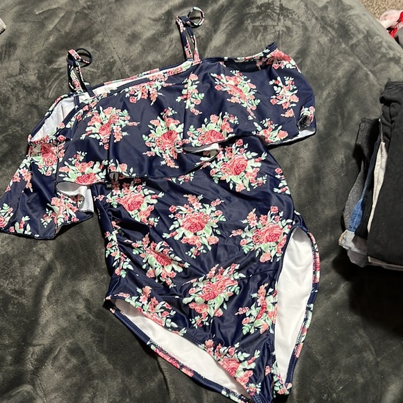 Maternity one piece swimsuit - Picture 3 of 3